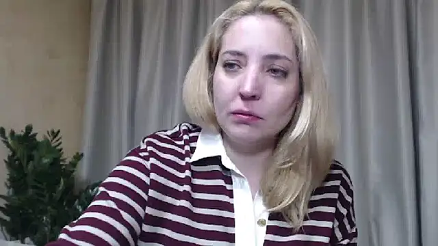 Snapshot of sweetpussy chatting on 05-01-26, 04:33 sweetpussy online show from 05-01-26, 04:33