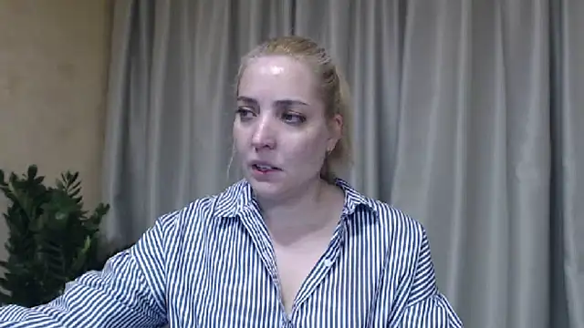 Snapshot of sweetpussy chatting on 05-08-26, 03:50 sweetpussy online show from 05-08-26, 03:50
