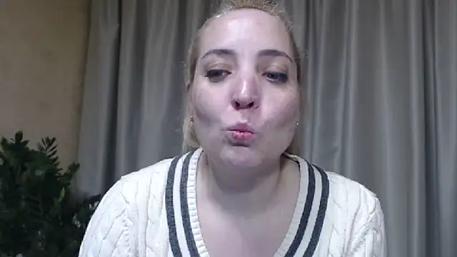 Snapshot of sweetpussy chatting on 05-10-26, 02:44 sweetpussy online show from 05-10-26, 02:44
