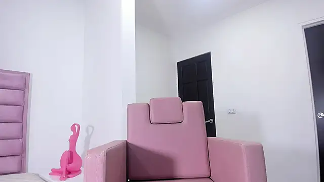 Snapshot of Ririblonde1 chatting on 02-14-26, 12:02 Ririblonde1 online show from 02-14-26, 12:02