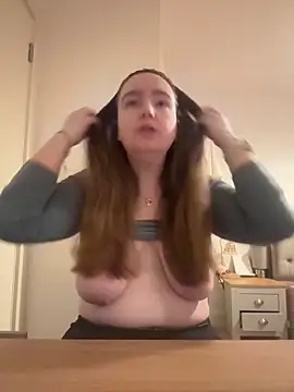 LavenderBrielle online show from 02-08-26, 05:05