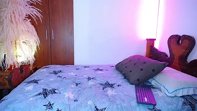 mishelolaya  online show from 12-14-25, 11:20