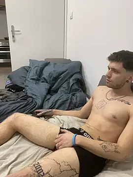 Snapshot of squty chatting on 01-18-26, 12:47 squty online show from 01-18-26, 12:47