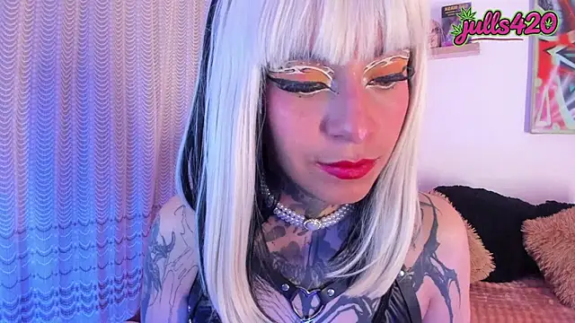 Julls420  online show from 05-07-26, 06:19