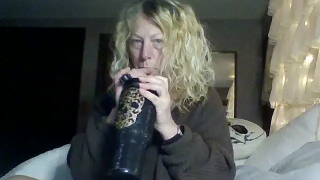 Snapshot of Outdoorchicjj chatting on 02-24-26, 12:14 Outdoorchicjj online show from 02-24-26, 12:14