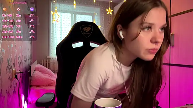 GayleLuu online show from 12-22-25, 12:24