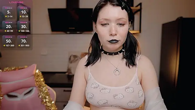 Snapshot of Nickari chatting on 02-27-26, 11:21 Nickari online show from 02-27-26, 11:21