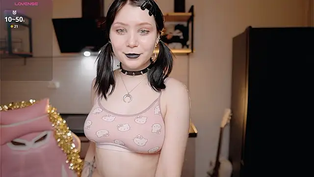 Snapshot of Nickari chatting on 03-11-26, 06:08 Nickari online show from 03-11-26, 06:08