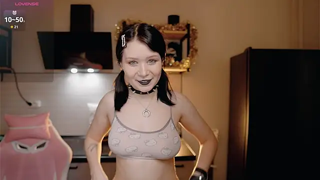 Snapshot of Nickari chatting on 03-27-26, 06:08 Nickari online show from 03-27-26, 06:08