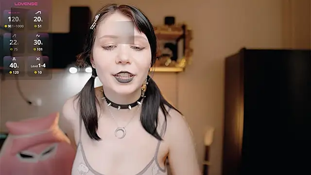 Snapshot of Nickari chatting on 03-27-26, 08:26 Nickari online show from 03-27-26, 08:26