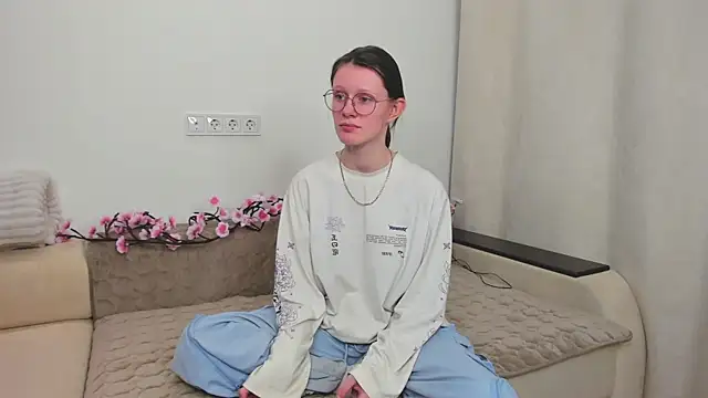 RoxyHerena online show from 12-22-25, 12:35