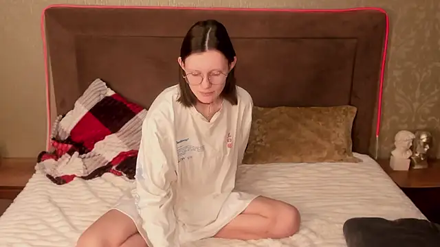 RoxyHerena online show from 01-11-26, 05:01