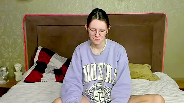 RoxyHerena online show from 01-14-26, 04:07