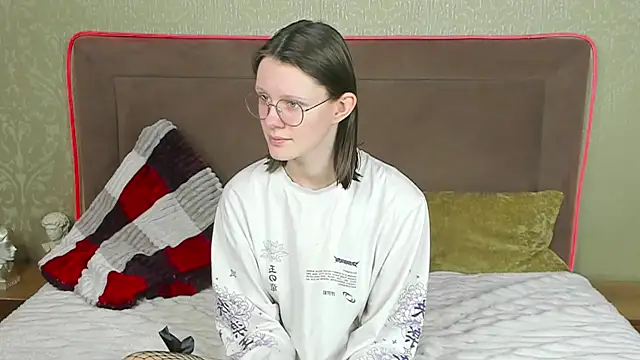 RoxyHerena online show from 01-19-26, 08:07