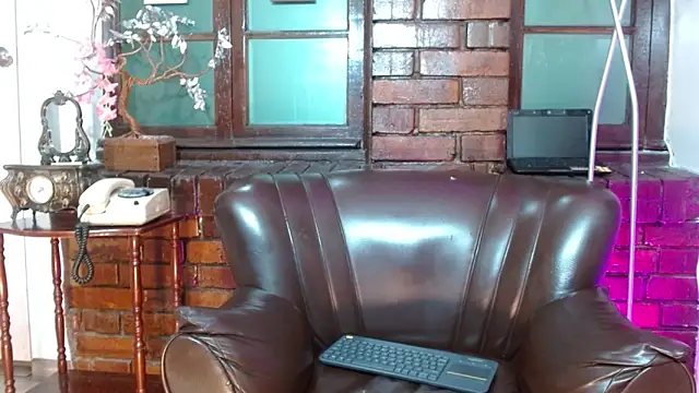 Sue Sparkle online show from 12-19-25, 07:10