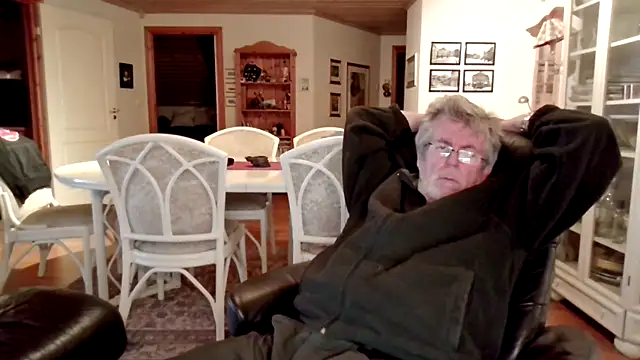 Snapshot of Mortimer_Orawan chatting on 03-18-26, 09:40 Mortimer Orawan online show from 03-18-26, 09:40