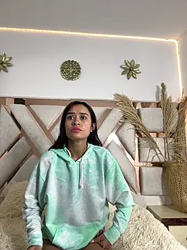 Snapshot of Zoey_dim chatting on 12-20-25, 08:38 Zoey dim online show from 12-20-25, 08:38