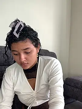 ladulcemary  online show from 05-06-26, 12:10
