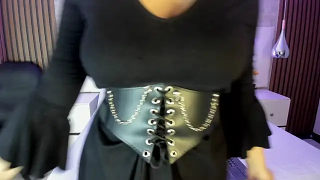 NaomySakura online show from 05-05-26, 08:28