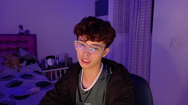 Snapshot of Dani_Dancer chatting on 03-24-26, 02:27 Dani Dancer online show from 03-24-26, 02:27