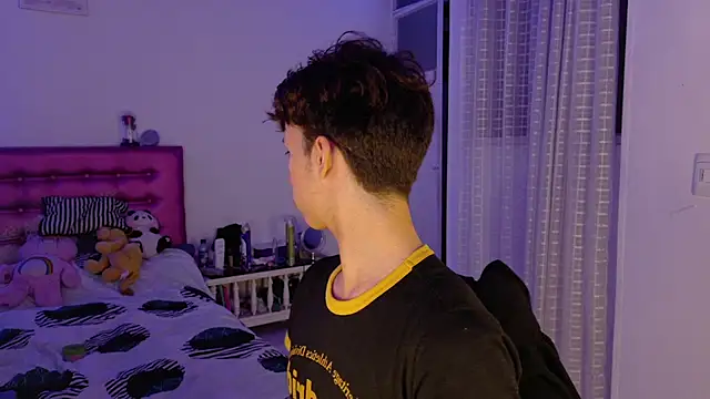 Snapshot of Dani_Dancer chatting on 03-25-26, 01:22 Dani Dancer online show from 03-25-26, 01:22