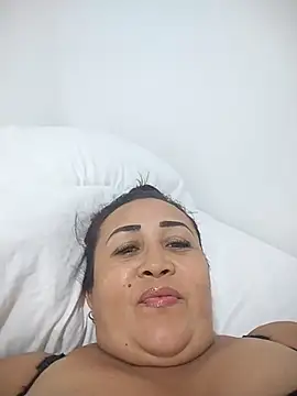 Nini Love  online show from 05-10-26, 04:06