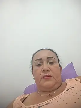 Nini Love  online show from 06-17-26, 04:48