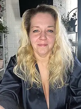 JenniferCarmen online show from 05-01-26, 01:21