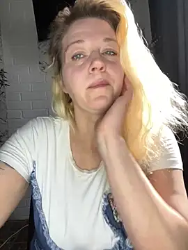JenniferCarmen online show from 05-08-26, 02:17