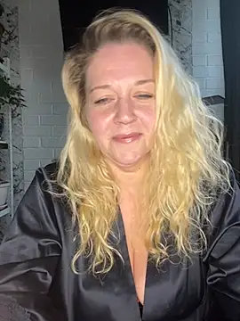 JenniferCarmen online show from 05-10-26, 07:57