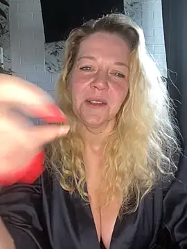 JenniferCarmen online show from 05-12-26, 01:14