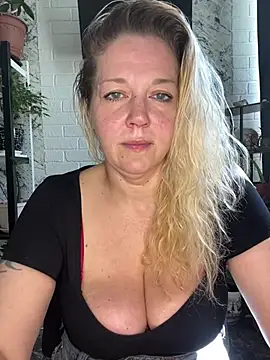 JenniferCarmen online show from 06-04-26, 03:45