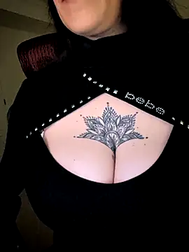 Snapshot of BustyVampyre chatting on 04-03-26, 03:37 BustyVampyre online show from 04-03-26, 03:37