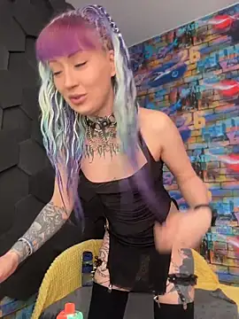 Tattoo  Moon online show from 04-30-26, 10:47