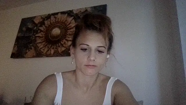Snapshot of Bellaa25 chatting on 04-26-26, 04:32 Bellaa25 online show from 04-26-26, 04:32