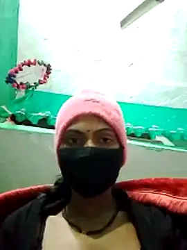 Snapshot of Sapna8080 chatting on 12-19-25, 09:44 Sapna8080 online show from 12-19-25, 09:44