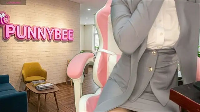 Punnybee online show from 07-27-26, 04:19