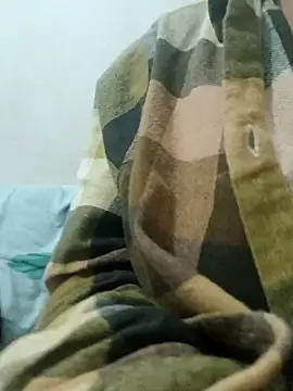 nehakapoor89 online show from 12-20-25, 08:38