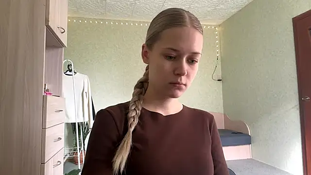 ZaidaSchwarten online show from 05-01-26, 02:10