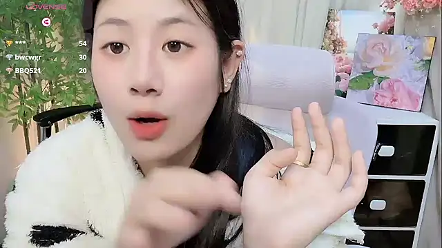 Snapshot of Yvonne-07 chatting on 01-13-26, 08:19 Yvonne-07 online show from 01-13-26, 08:19