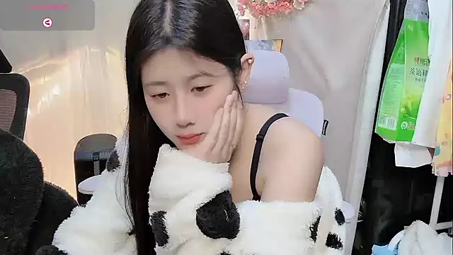 Snapshot of Yvonne-07 chatting on 01-15-26, 05:34 Yvonne-07 online show from 01-15-26, 05:34