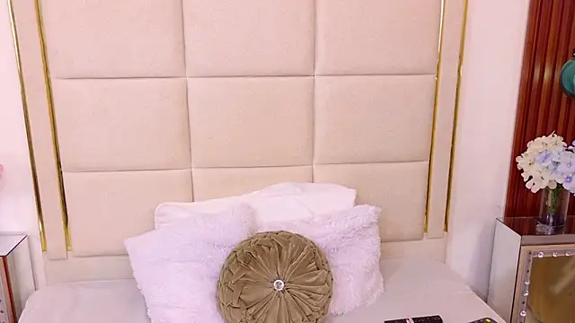 Reginadenver online show from 02-08-26, 02:37