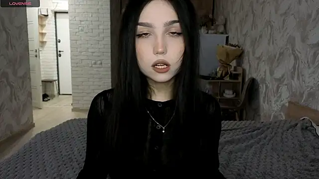Qwami Amie online show from 06-15-26, 08:05