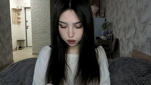 Qwami Amie online show from 06-20-26, 07:11