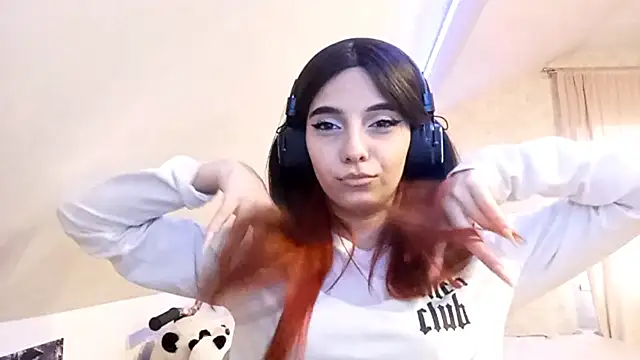 KizzieSchronce online show from 12-15-25, 09:46