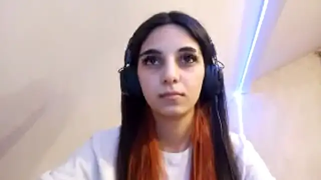 KizzieSchronce online show from 12-18-25, 11:16