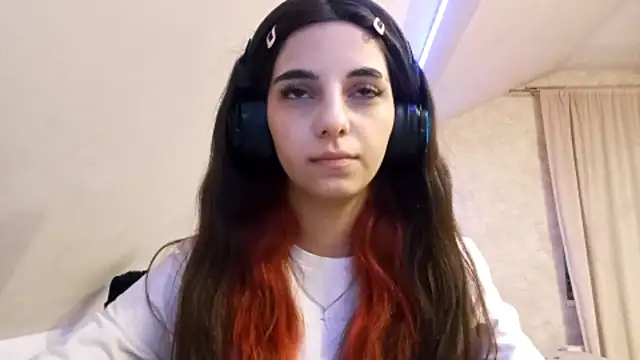 KizzieSchronce online show from 12-22-25, 10:34