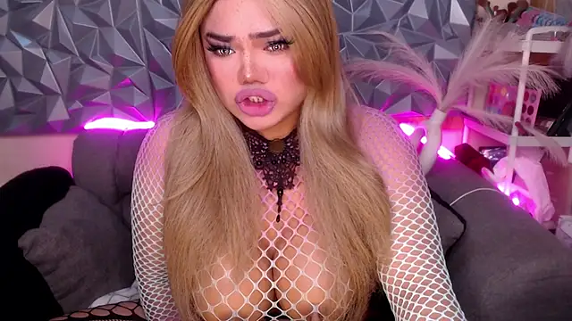 Snapshot of AlwaysHornyMia chatting on 01-17-26, 02:44 AlwaysHornyMia online show from 01-17-26, 02:44