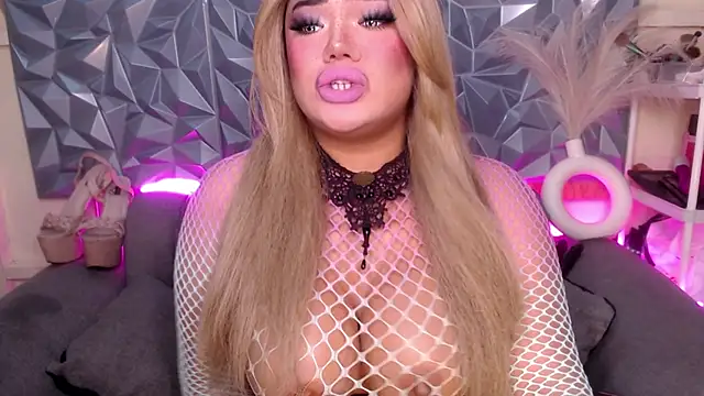 Snapshot of AlwaysHornyMia chatting on 01-18-26, 01:48 AlwaysHornyMia online show from 01-18-26, 01:48