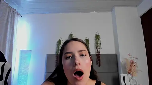 JulietaSnow online show from 05-11-26, 06:27